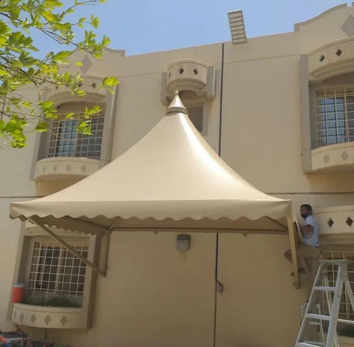 مظلات هرمية مميزة بتصاميم عصرية في خميس مشيط