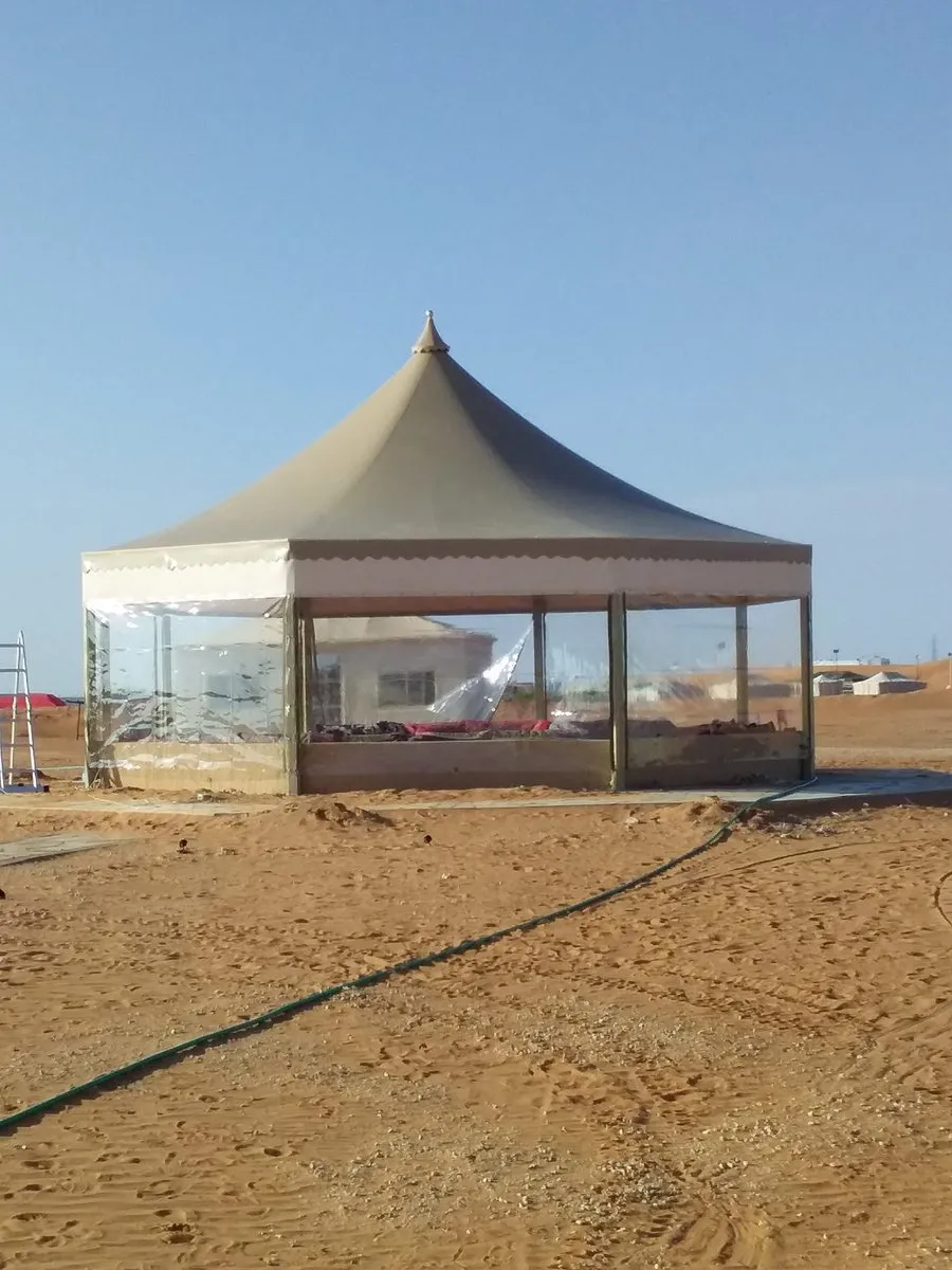 مظلات هرمية مميزة بتصاميم عصرية في خميس مشيط