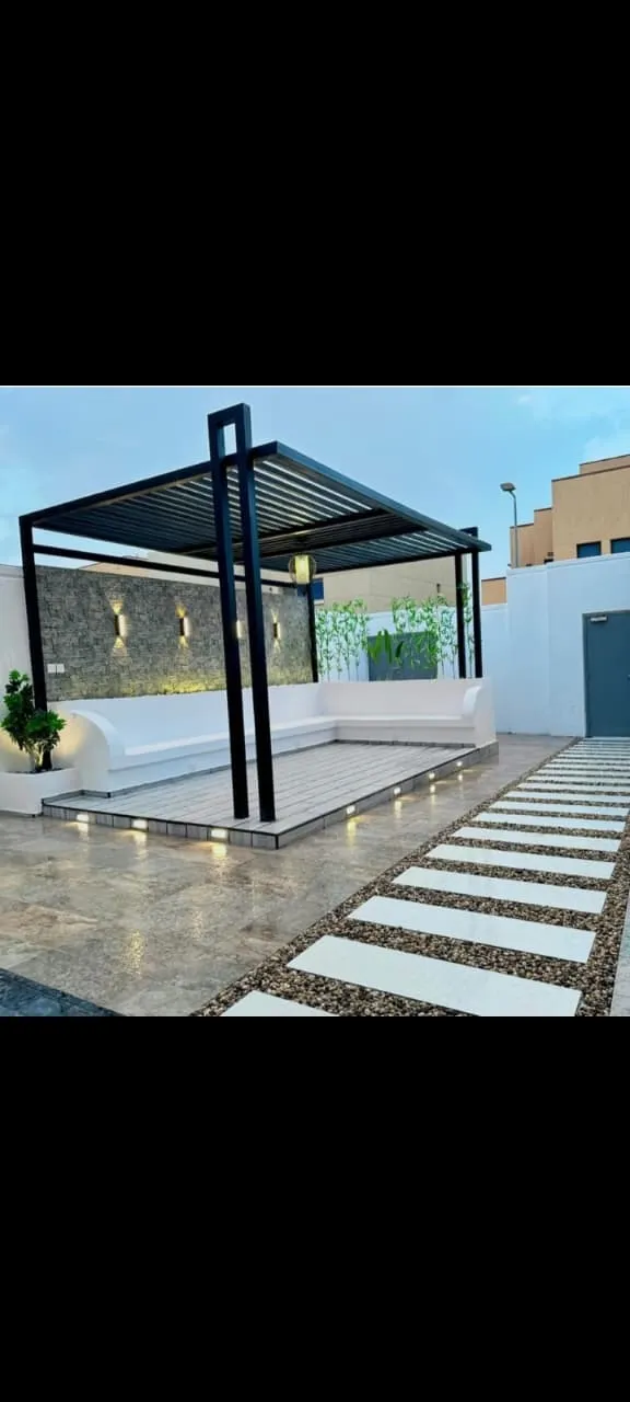 مظلات وجلست سرات عبيده