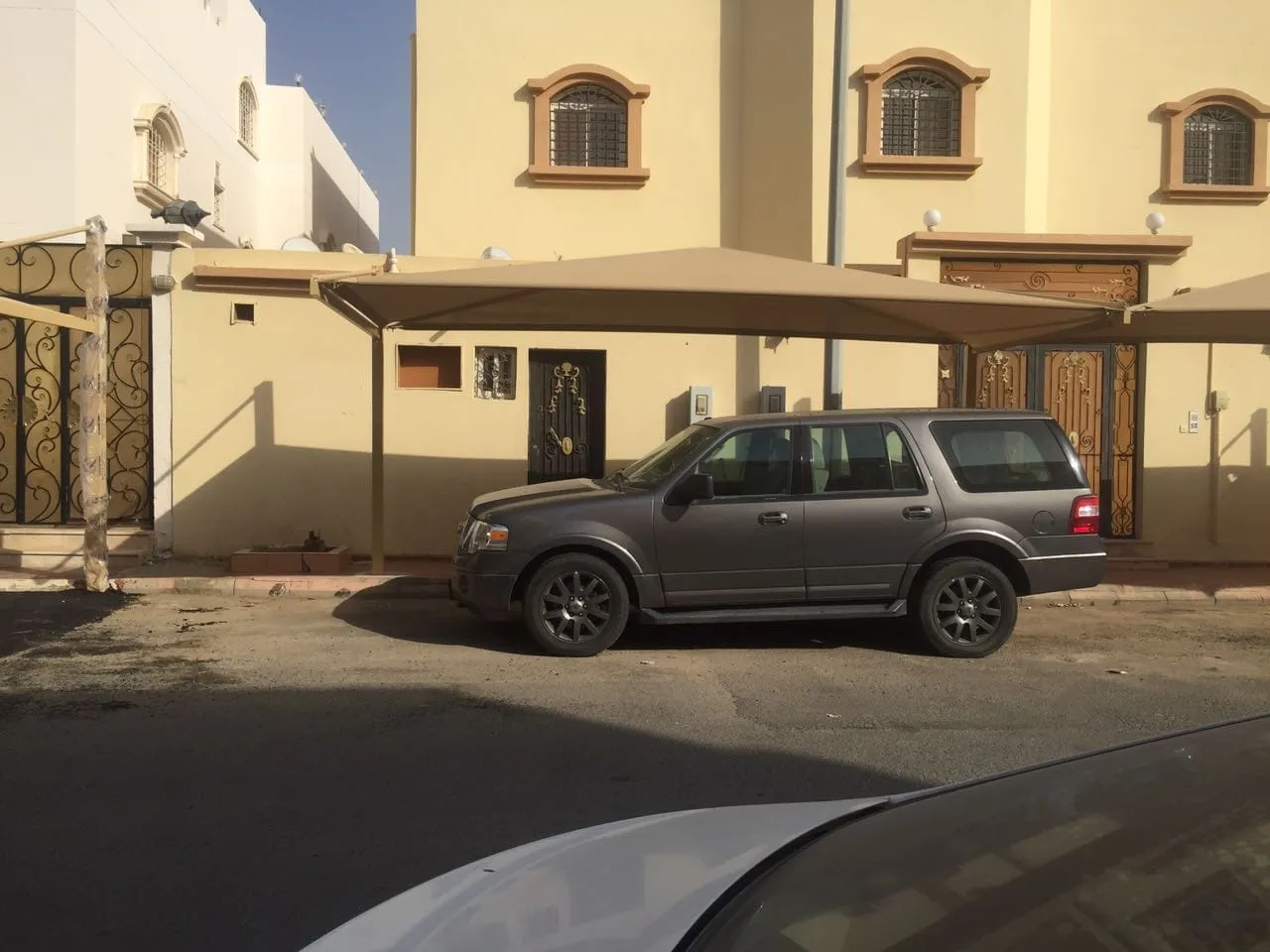 تركيب مظلات في خيبر الجنوب